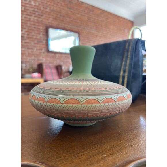 Whitegoat & Shipley Navajo Pottery Vessel – Hand-Etched Native American Art